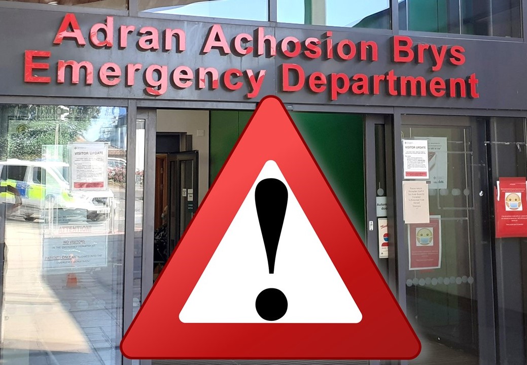 SwanseabayNHS's tweet photo. Morriston Hospital is extremely busy today. Pls only attend if you have a serious illness/injury. For minor injuries, pls go to the Minor Injury Unit at Neath Port Talbot Hospital. More about MIU: https://t.co/O6XnA1kcIm  Also try online symptom-checker: https://t.co/Yzeo1S5F2K https://t.co/kiySTprFMJ