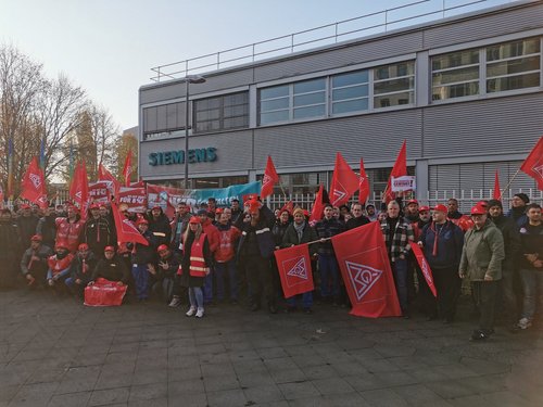 Rund 150 Beschäftigte von Siemens Mobility am Morgen im Warnstreik: Am Vormittag legten rund 150 Kolleginnen und Kollegen von Siemens Mobility in Treptow die Arbeit nieder. Sie fordern in der Tarifrunde Metall- und Elektroindustrie 8 Prozent und diese… dlvr.it/ScpHCv