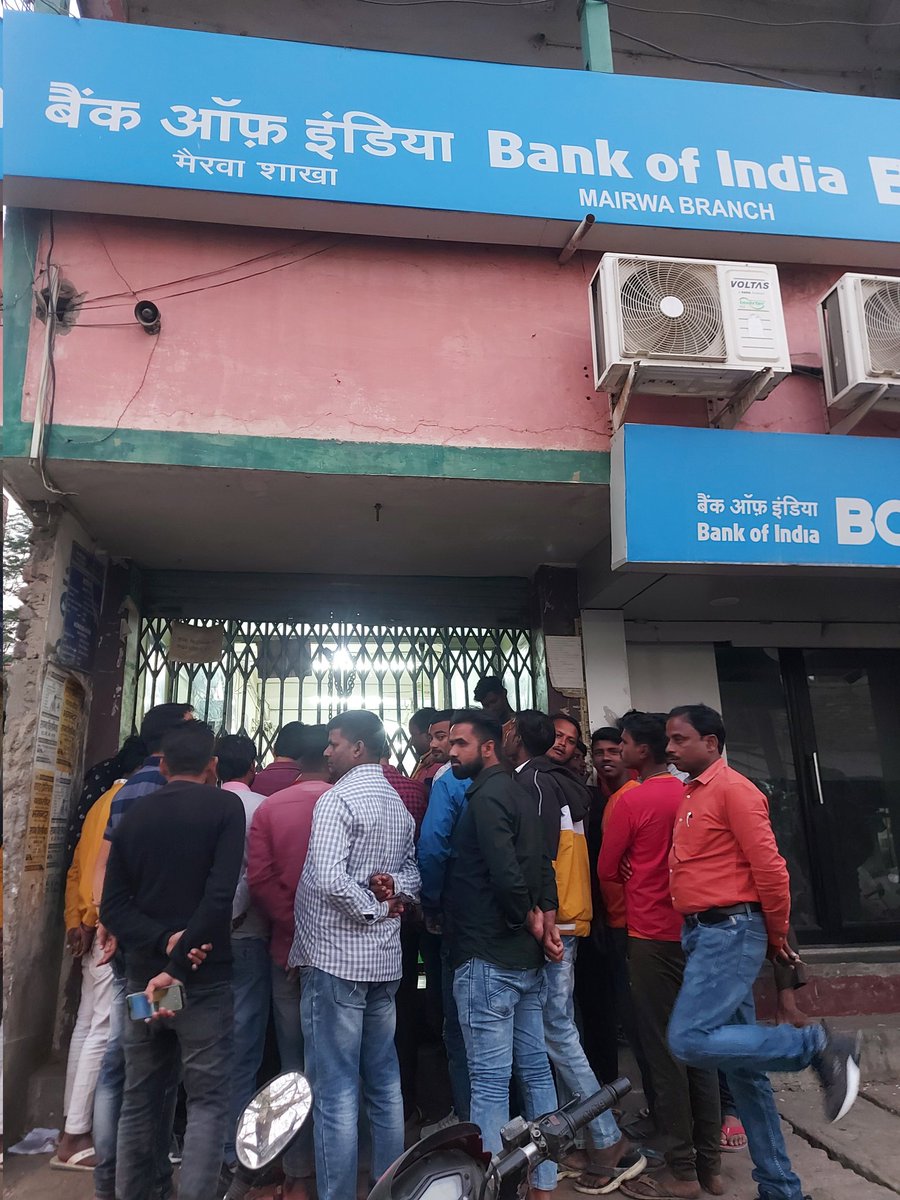 Ajay_B_Chauhan_'s tweet photo. बैंक ऑफ इंडिया मैरवा ब्रांच के कर्मचारी द्वारा बदसलूकी एवं गलत व्यवहार के कारण आज मैं लोकतांत्रिक तरीका से विरोध करने के लिए शांति के पूर्वक धरना प्रदर्शन कर रहा हूं! एक जनप्रतिनिधि के साथ यदि ऐसा व्यवहार है तो आम आवाम के साथ कैसा व्यवहार होगा
@BankofIndia_IN @RBI https://t.co/hThXpiGZJR