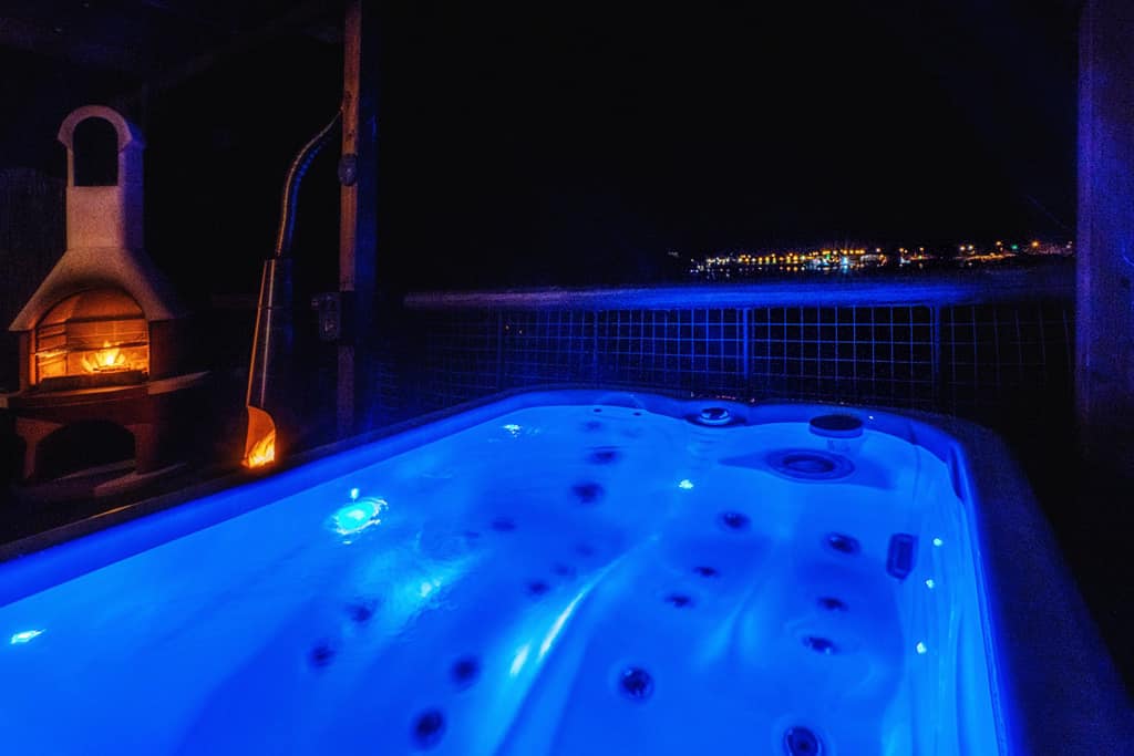 TheHolidayCots's tweet photo. December &amp; January availability at Mount View Self Catering. These are the ideal holiday homes for couples, walkers and anglers.
🛌Sleeps 1-2
https://t.co/7wQHouRLqP 
#Lochinver #Sutherland #SelfCatering #LateAvailability #Couples #Walkers #Anglers #LochViews #Fishing #HotTub https://t.co/Q8wjW3JF5v