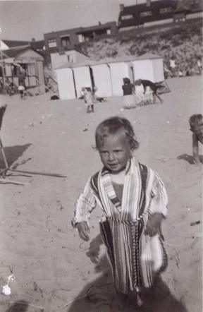 15 November 1937 | A Dutch Jewish boy, Bernard Arie Cohen, was born in Den Bosch. 

He arrived at #Auschwitz on 10 February 1944 in a transport of 1,015 Jews deported from the German-occupied Netherlands. He was among 800 of them murdered in gas chambers after the selection.