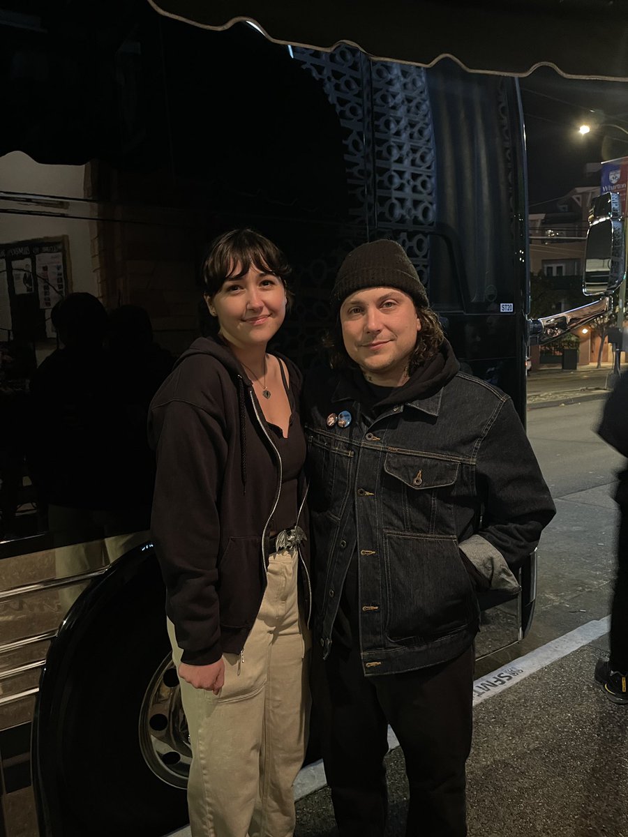V4MPIREVEN0M's tweet photo. YALL FRANKS COUSIN CAME TO SEE HIM PERFORM AT #LSDUNESSF THIS IS SO CUTE (via @freakveins) https://t.co/4AvQAy6dsT