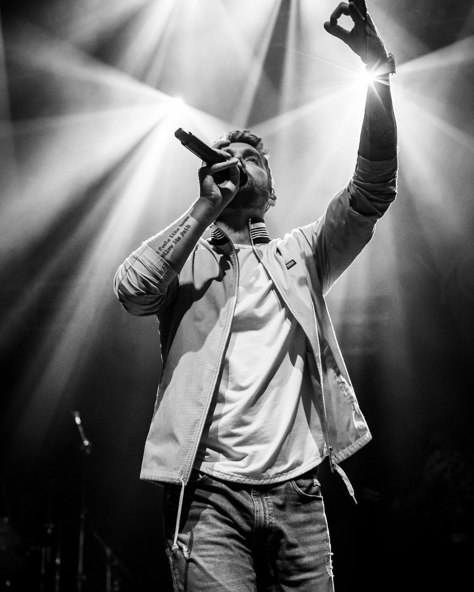 O2SBE's tweet photo. What a show! @BrettYoungMusic delivered a performance for the books last Sunday 13.11.22 📖

Nina Rajani for @academyamg (𝘱𝘭𝘦𝘢𝘴𝘦 𝘥𝘰 𝘯𝘰𝘵 𝘶𝘴𝘦 𝘸𝘪𝘵𝘩𝘰𝘶𝘵 𝘱𝘦𝘳𝘮𝘪𝘴𝘴𝘪𝘰𝘯) 

#BrettYoung https://t.co/OFkKKZfNx9