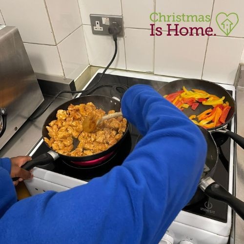 coramsfields's tweet photo. As in every other home, at Coram’s Fields we are teaching our children how to be happy and healthy through our Cooking Club! 👩‍🍳 Donate to our Christmas is Home appeal to ensure we continue providing fun &amp; educational sessions to the local children https://t.co/RESCK5Rmxl https://t.co/ZZqzlxctmV