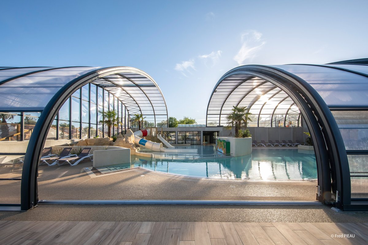 🏆 #TropheesDeLaPiscineEtDuSpa 2022 : catégorie abris de piscine ou de spa
👉 <a href="/abrisudfrance/">ABRISUD</a> reçoit le trophée d'or 🥇 pour cet abri de piscine cintré à voûtes mobiles

📷 Fred Pieau

#piscine #maison #jardin #terrasse