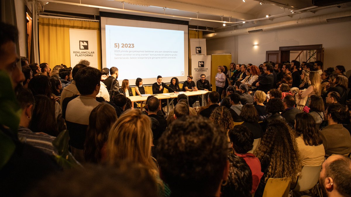 Geçtiğimiz Cumartesi akşamı Galata'da "reklamcılar bir araya gelemez" tabusunu yıktık, önümüzdeki günlerde de hep beraber "bir araya gelseler de başaramazlar" tabusunu yıkacağız. 

Detaylı bilgi ve üyelik için: reklamcilarplatformu.com