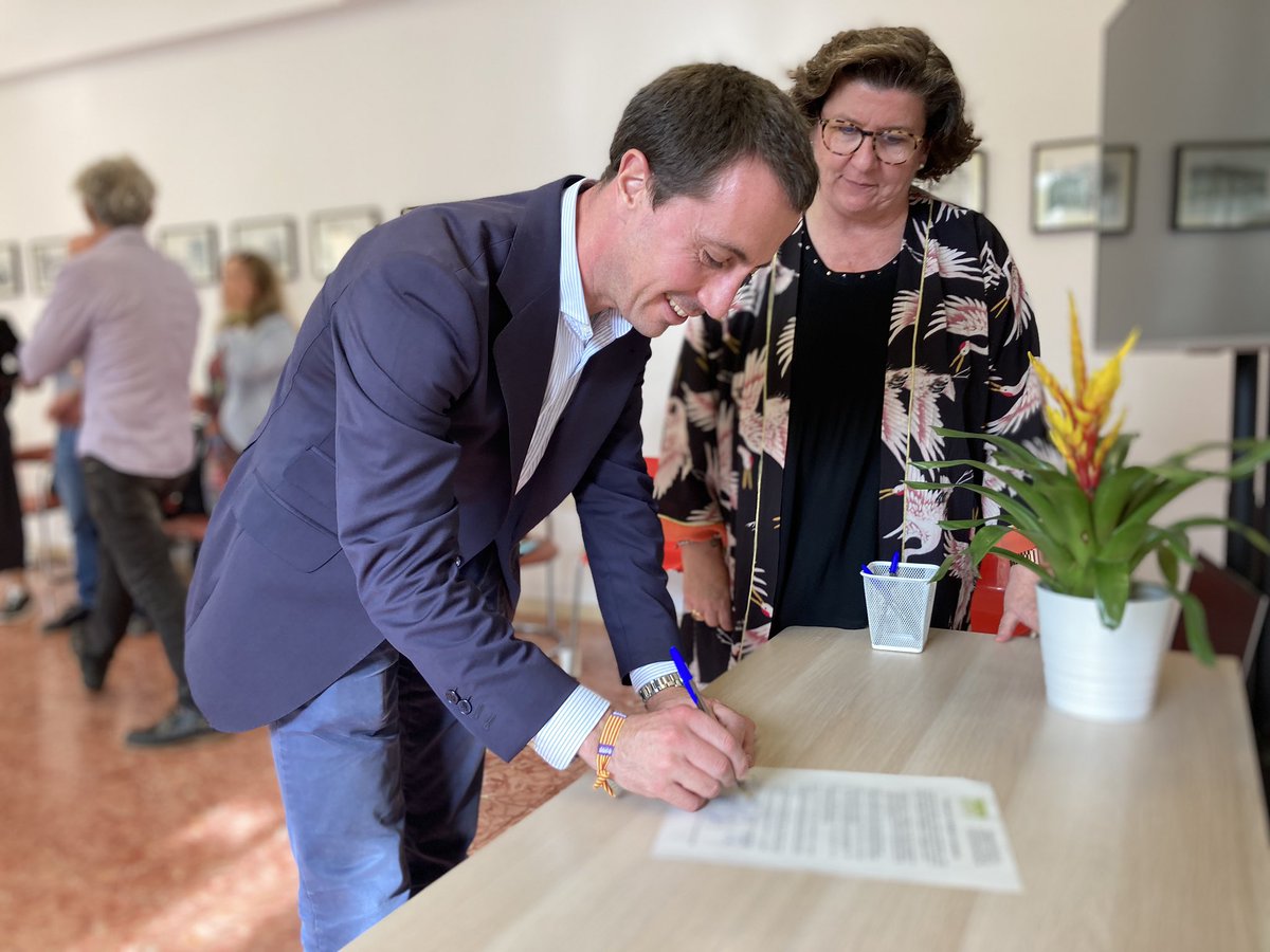 PPdeMallorca's tweet photo. Firmam el Pacte per a la Infància en Protecció impulsat per la #FEIAB.
S’ha de fer feina per millorar el sistema de protecció i invertir tots els recursos necessaris per prevenir situacions que afectin als menors en risc, perquè tots els infants es mereixen una vida digna. https://t.co/XPCyfNGq4X