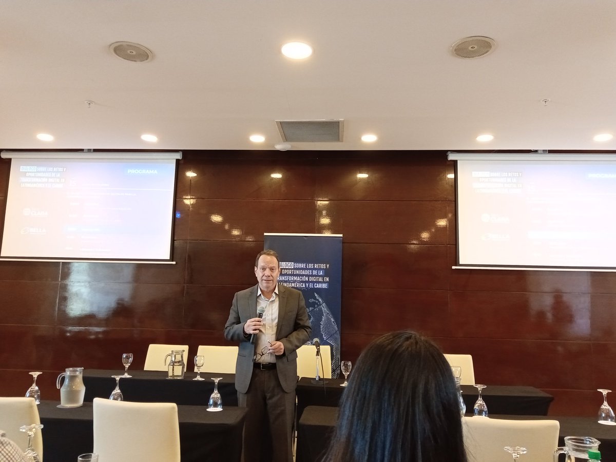 lamadrid_79's tweet photo. Comienza el segundo día del Diálogo sobre los retos y oportunidades de la Transformación Digital en Latinoamérica y el Caribe. Se identifica la necesidad de integrar el Caribe. @RedCLARA @RedunivCuba @CubaMES #REDUNIV https://t.co/BVNWNmX3xc