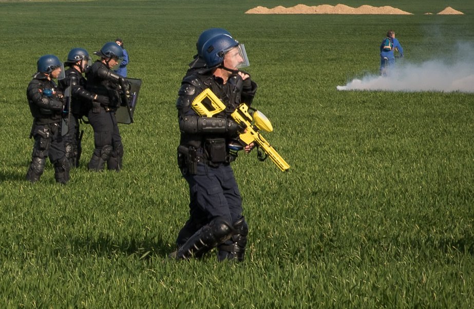 Desarmons_les's tweet photo. Thread d'information concernant les #munitions #marquantes (Produits Marquants Codés - PMC) utilisées à #SainteSoline  ⤵️ https://t.co/NU3FB8AcRh