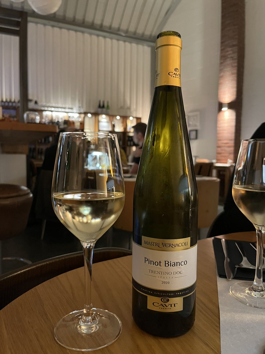 WineSank's tweet photo. Pinot Bianco - Manchester, England #winesank #whitewine #manchester #thesparrows #wine https://t.co/23KHrdDEaQ