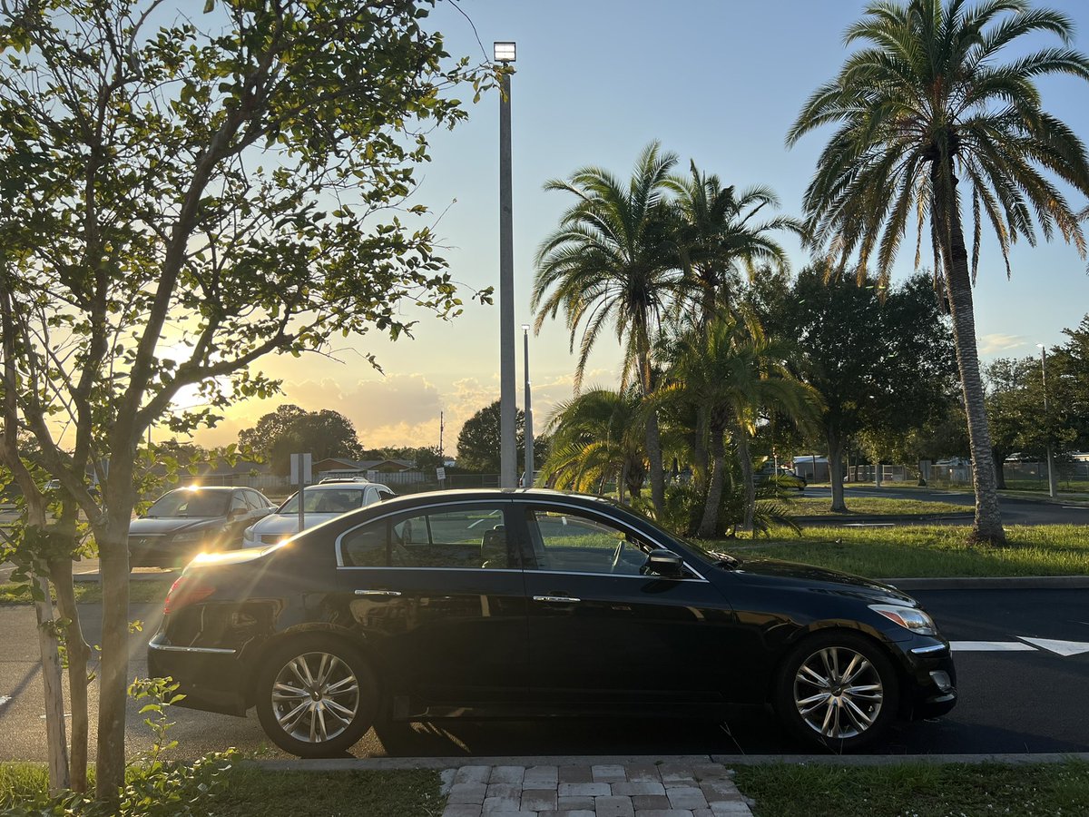 Luxury that’s affordable 
Come take a look this one has only 85k miles 🔥🔥🔥🔥

rollinmotors321.com