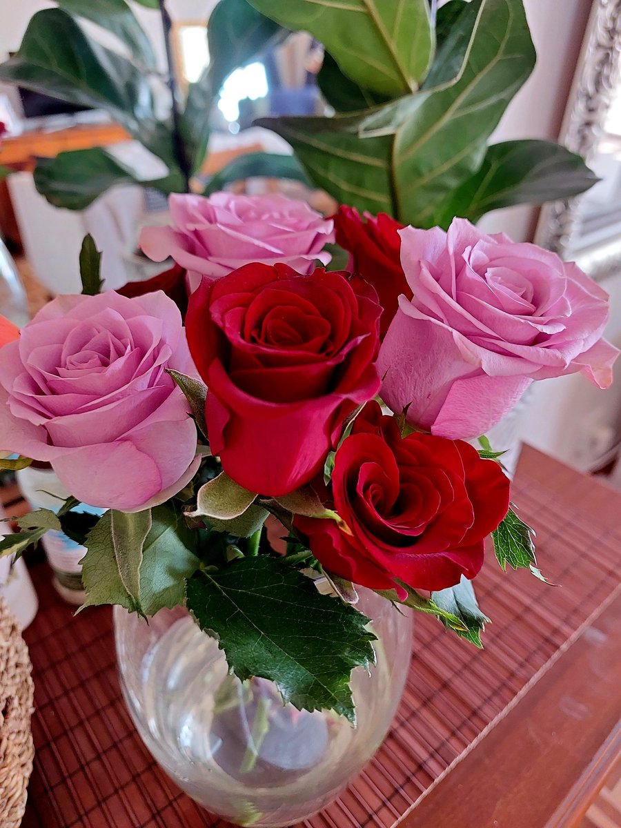 Flowers just make everything better for me 💗
This is your sign to buy your girl flowers today 💐