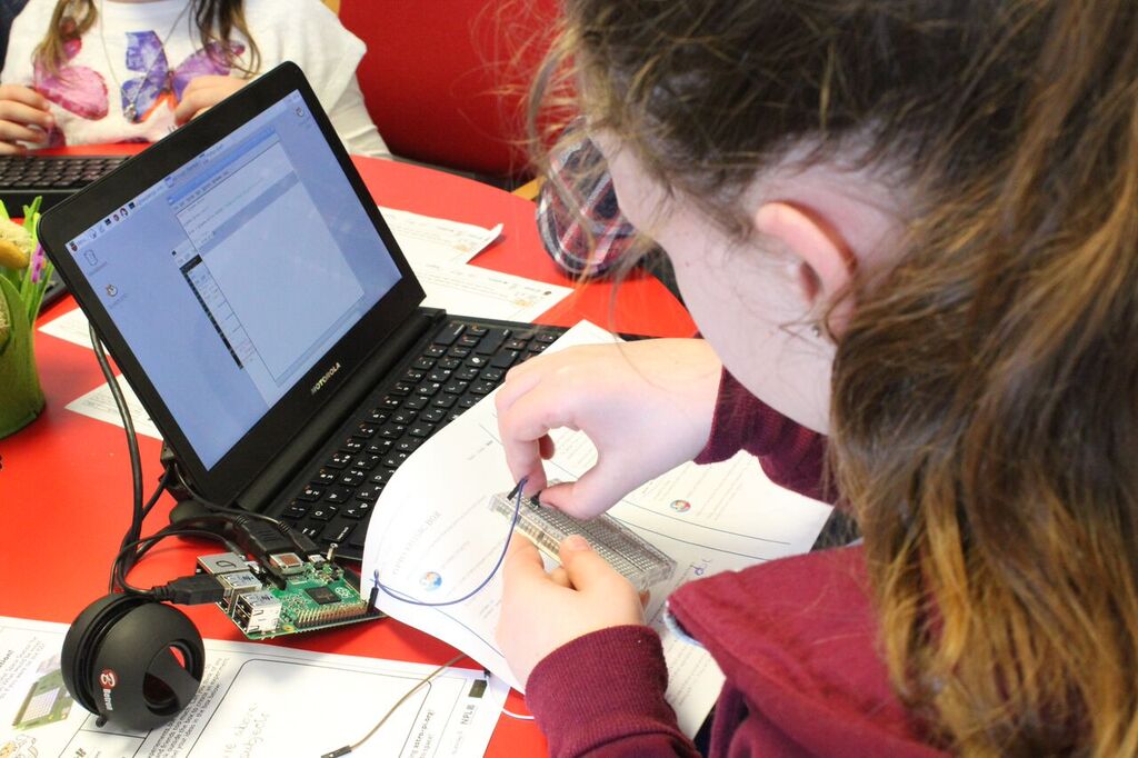 RaspberryPi_org's tweet photo. To celebrate #HourOfCode and this year’s #CSEdWeek, we’re sharing fun projects and activities to help inspire young people to get coding.

🔗 https://t.co/7kgUbty6by

#CSEd #CodingForKids #STEM #LearnToCode https://t.co/gwQ7PmMHnY