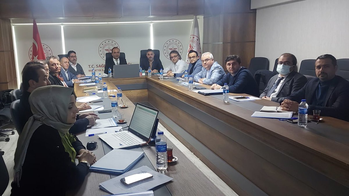 İl Sağlık Müdürümüz Dr. Öğr. Üyesi Erhan BERK başkanlığında, Hastanelerimiz ve İl Ambulans Servisinde sunulan hizmetlerin ve genel durumun değerlendirilmesi için ilgili başhekimlerimizin katılımıyla toplantı gerçekleştirildi.