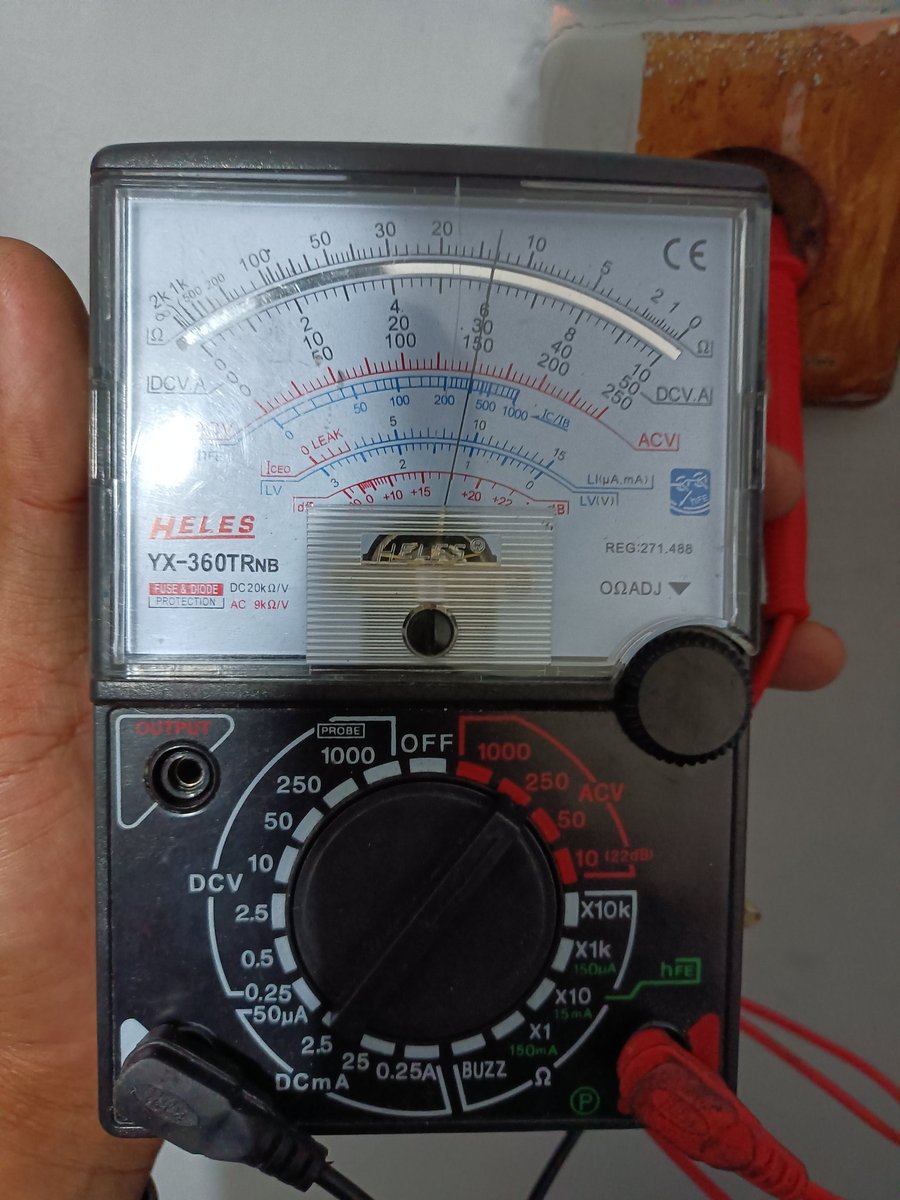 Rifaimaspak's tweet photo. Selamat @pln_123 mohon pengecekan nya di patemon gunung pati Kota Semarang saya cek tegangan pakai multitester 150volt 🙏 https://t.co/ykCnmsAolX
