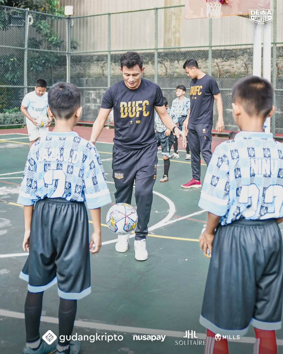 dewaunitedfc_'s tweet photo. Selain tim pelatih termasuk Coach Nil Maizar, hadir pula lima penggawa Dewa United FC dalam acara ini.
#DUFC
#anakdewa
#kitaserius
#liga1
#BEL1EVE https://t.co/IoYrHs3W7a