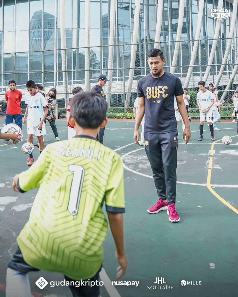 dewaunitedfc_'s tweet photo. Selain tim pelatih termasuk Coach Nil Maizar, hadir pula lima penggawa Dewa United FC dalam acara ini.
#DUFC
#anakdewa
#kitaserius
#liga1
#BEL1EVE https://t.co/IoYrHs3W7a