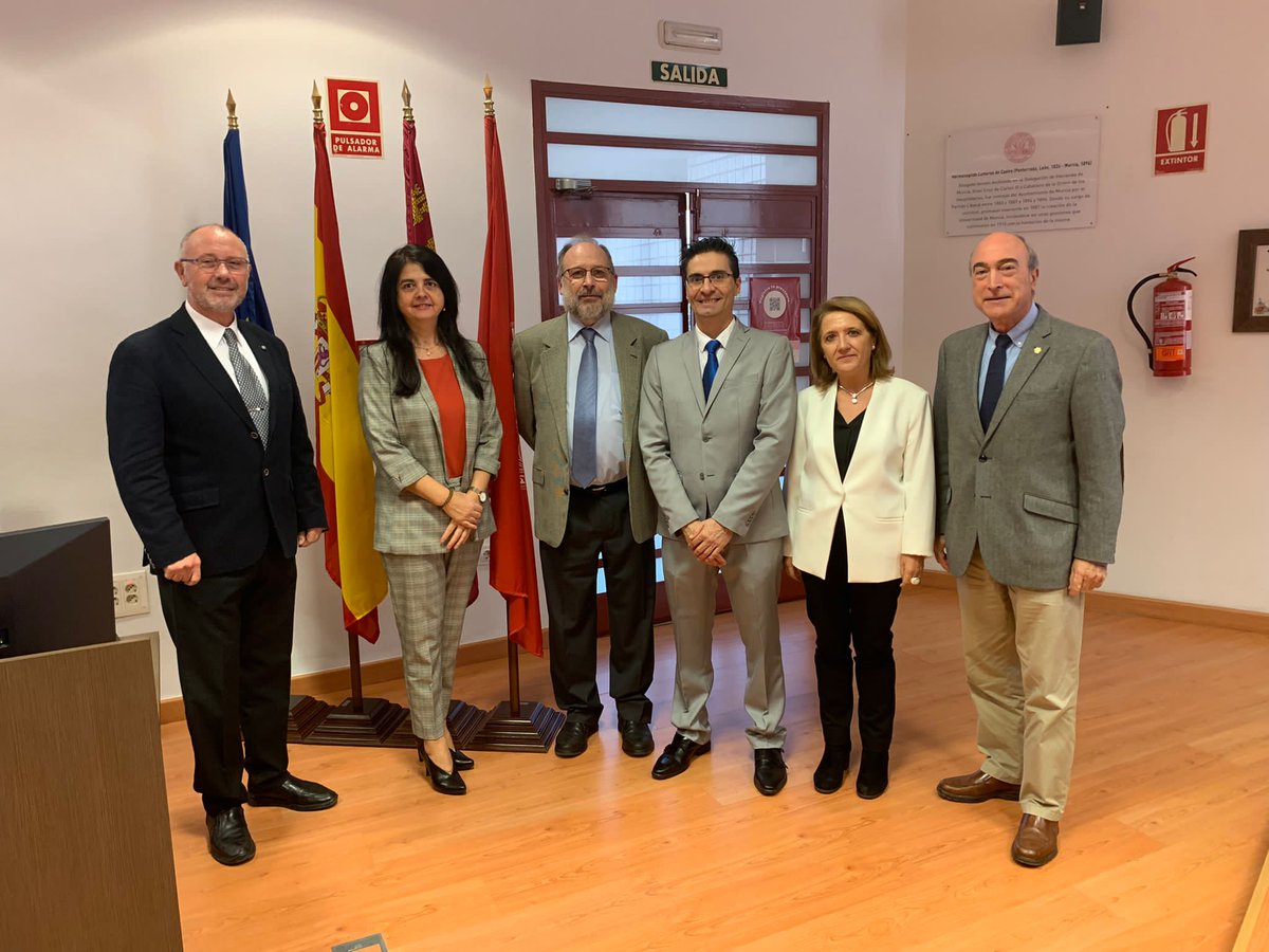 MSOC-PHOTONMR-UCLM (@groupmsoc) on Twitter photo Gran día el de ayer donde nuestra Catedrática <a href="/Pilar_prieto66/">Maria del Pilar Prieto Núñez-Polo</a> estuvo en la Universidad de Murcia <a href="/umu/">Universidad Murcia</a> en la defensa de la cátedra de David Curiel. Un placer coincidir y disfrutar de un gran ambiente con grandes compañeros. Enhorabuena David!! Gran día el de ayer donde nuestra Catedrática <a href="/Pilar_prieto66/">Maria del Pilar Prieto Núñez-Polo</a> estuvo en la Universidad de Murcia <a href="/umu/">Universidad Murcia</a> en la defensa de la cátedra de David Curiel. Un placer coincidir y disfrutar de un gran ambiente con grandes compañeros. Enhorabuena David!!