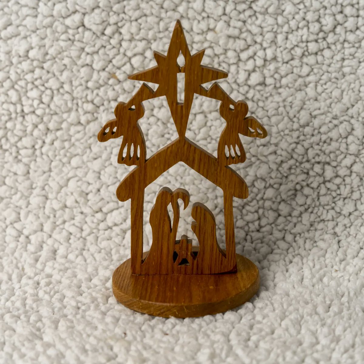 lovespoons's tweet photo. A nativity themed ornament made from some reclaimed chestnut.

#scrollsaw #scrollsawprojects #scrollsawart #woodwork #nativity #christmas #christmasgifts #christmasdecorations #christmasiscoming https://t.co/HnpNSu9V9N