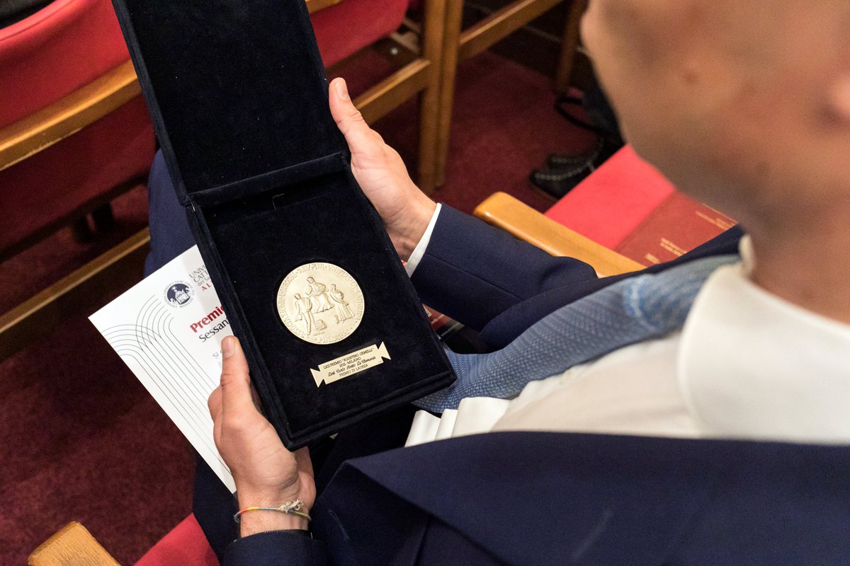 Tutti i premiati hanno ricevuto la medaglia d’argento nominale e sono entrati a far parte a pieno titolo dell’Associazione come Alumni Premium, potendo così accedere gratuitamente per un anno ai servizi di Ateneo promossi dalla community #AlumniUnicatt