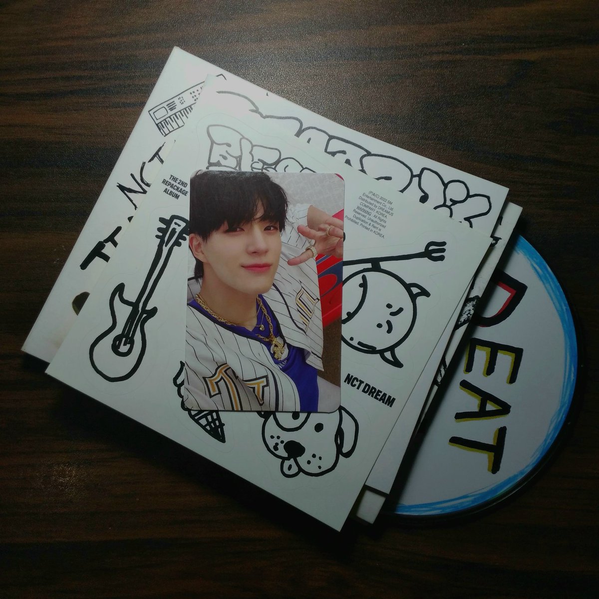 dejunwtb's tweet photo. [#to_hugo 🛒]

tysm for the fast transaction, complete ko na jeno beatbox digipack 📼 walang bubblw wrap pero the photocard and the box is still intact!!!! also thank u sa skz freebies, nag-enjoy classmates ko kaya di ko na-pic🥲 HAHAHAHA @ncitybuys !! https://t.co/8xSjFxAOLj