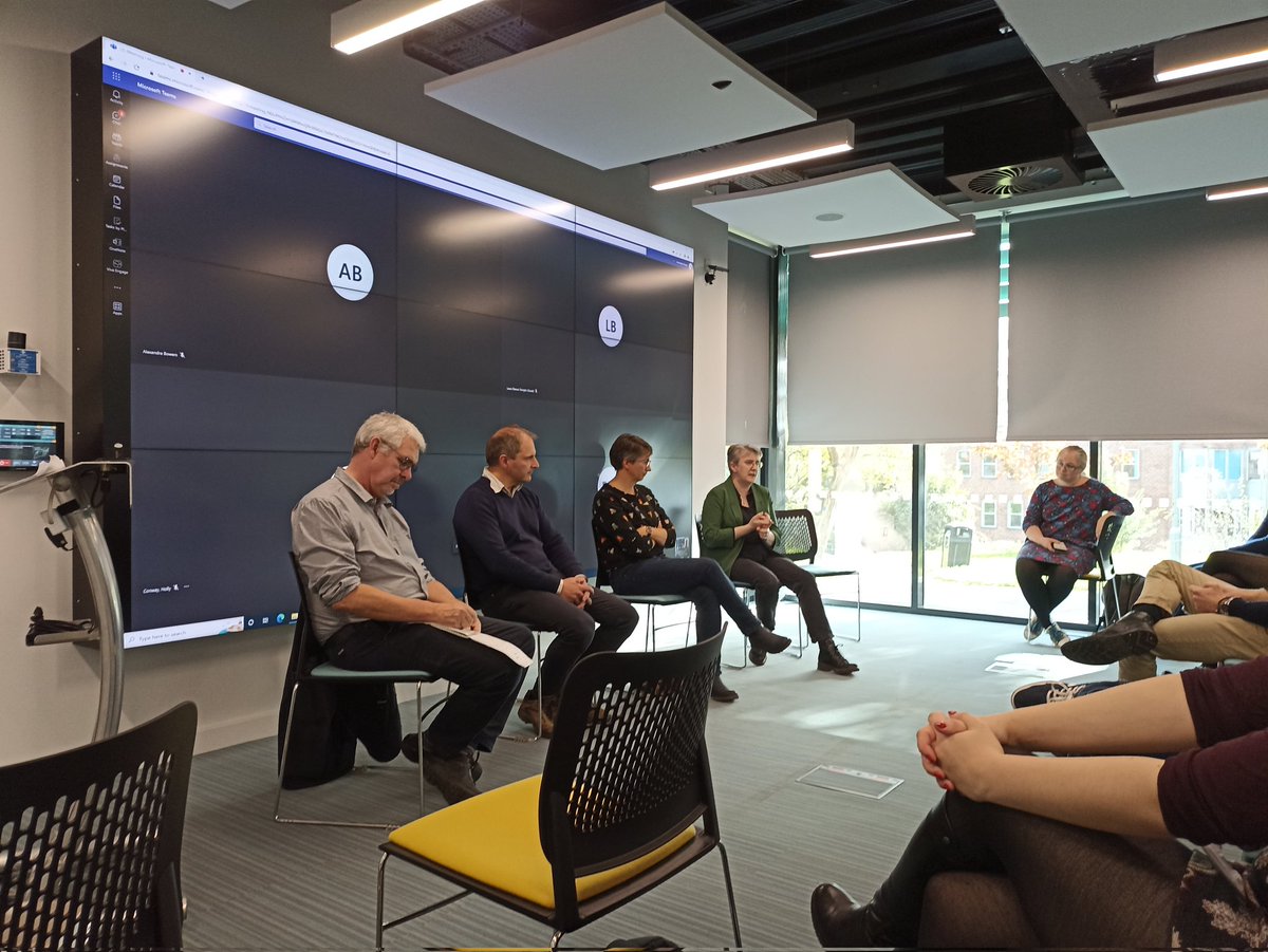 @TokenxEffort is now talking with @SueGreaney, @CathHanley, Bill Horner, and Bryn Morris about the options the study of Medieval Archaeology opens for you outside of academia 

#medievaltwitter
