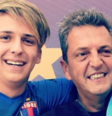 kmacandall's tweet photo. Tomás Massa, de 17, viajó a Qatar en business con sueldazo y todo pago.

Víctor Barreto, de 8 años, murió en un basural aplastado por un camión mientras revolvía desperdicios para comer.

Argentina 🇦🇷
Primero la gente https://t.co/UxMw1yUFeW