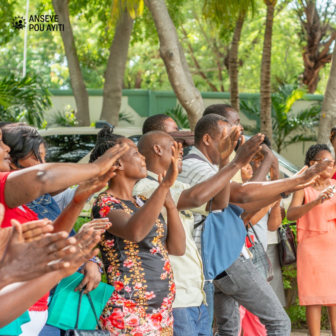 AnseyePouAyiti's tweet photo. Sitwayen-lidè nou yo ap kontinye travay pou TOUT timoun ann #Ayiti jwenn bon jan edikasyon.
APA civic leaders continue to work to ensure ALL children in #Haiti receive a quality education.
#haiti #educationmatters #educatorsofig #haitianculture #haiticherie https://t.co/D1yg3zEEZz