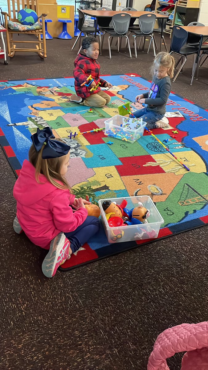 LovesExplorers's tweet image. Good morning! Each morning we partner up to work in our morning work bins to see what all we can make! #ctelearning #ctejoy @CatawbaTrail