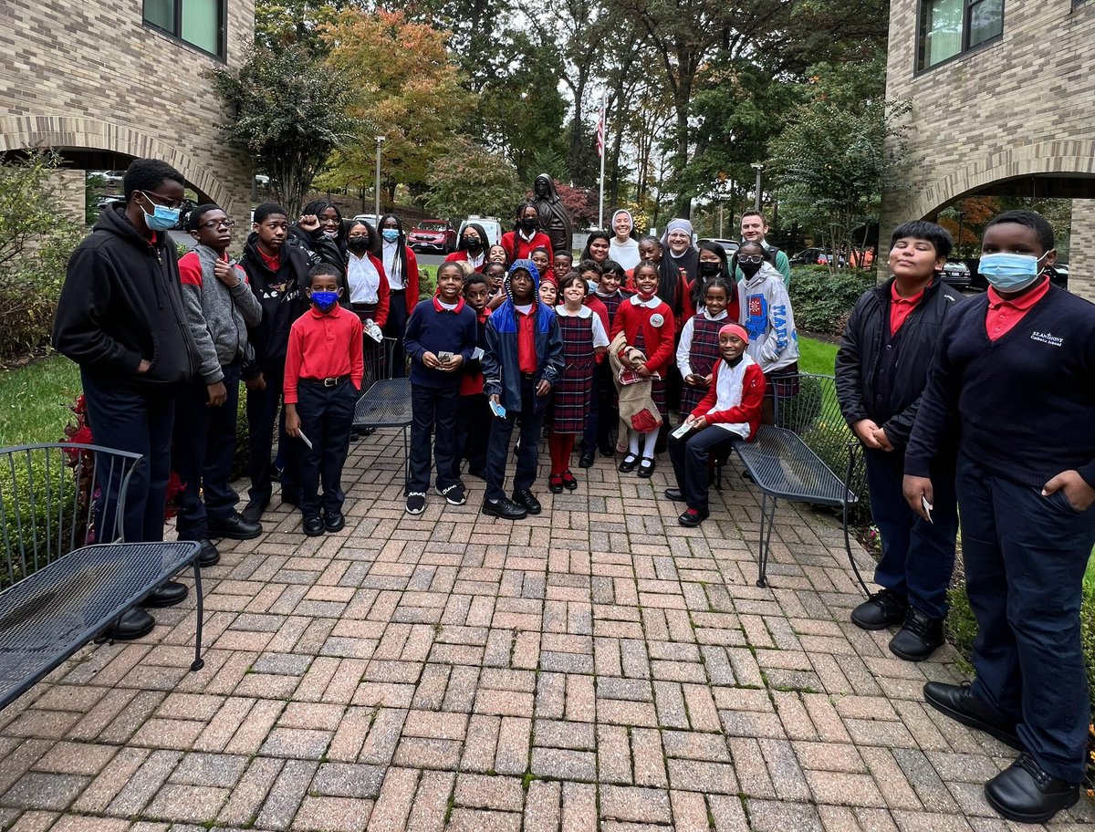 STA_Brookland's tweet photo. During our recent visit to the Little Sisters of the Poor, students prayed with the residents, learned about the charism of the Sisters, and brought birthday gifts and cards to present to the Sisters and the residents.
#STABrookland #CCAJoy #LittleRome #ADWcommUnity https://t.co/dRfBZGsJow