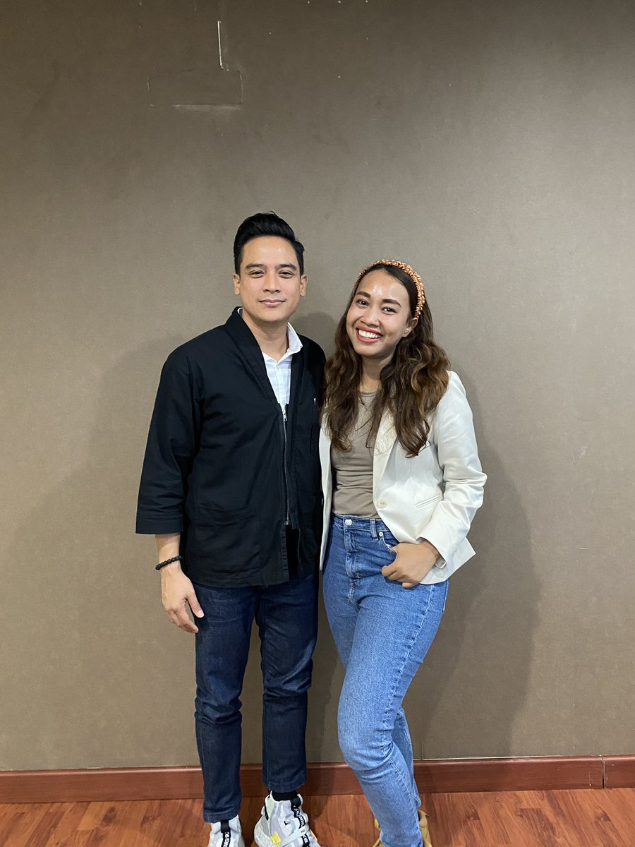 Rositirus's tweet image. Dulu cuman lihat di tivi, sekarang bisa ngobrol langsung sama mas @Tomtjok 

Aakkkk 😆