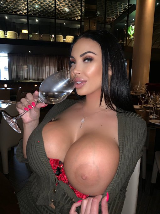 Happy Titty Tuesday ⚽️⚽️???!!! https://t.co/OE4AUQm9Lz https://t.co/DxbfVBL7Z0
