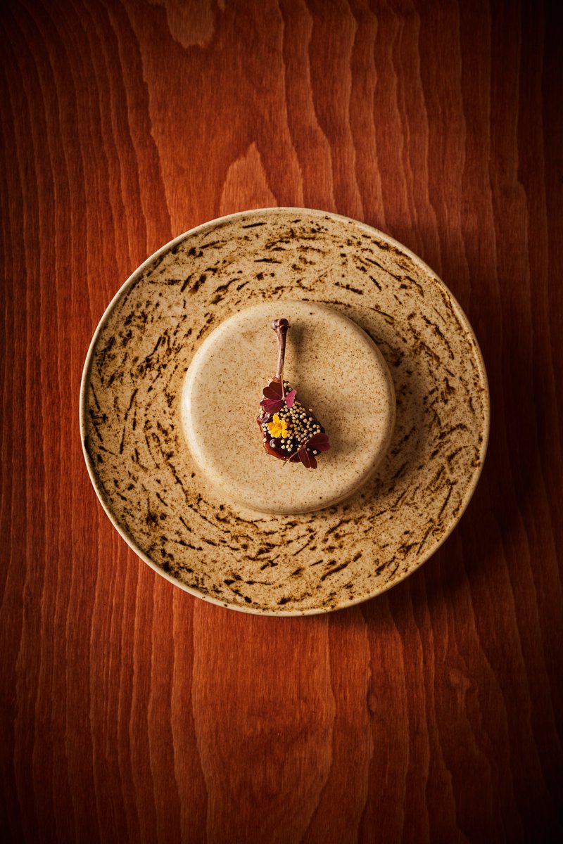 fieldrestaurant's tweet photo. Holub, morek, petržel, černý rybíz

Pigeon, bone marrow, parsley, black currant https://t.co/uTWYATfBpq