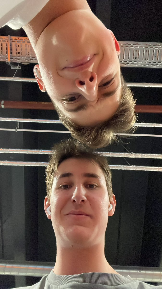 Twittre Männer im Fitnessstudio, um heiße Typen zu reißen. #gymgirl <a href="/Kikoman_1401/">Kristian</a>