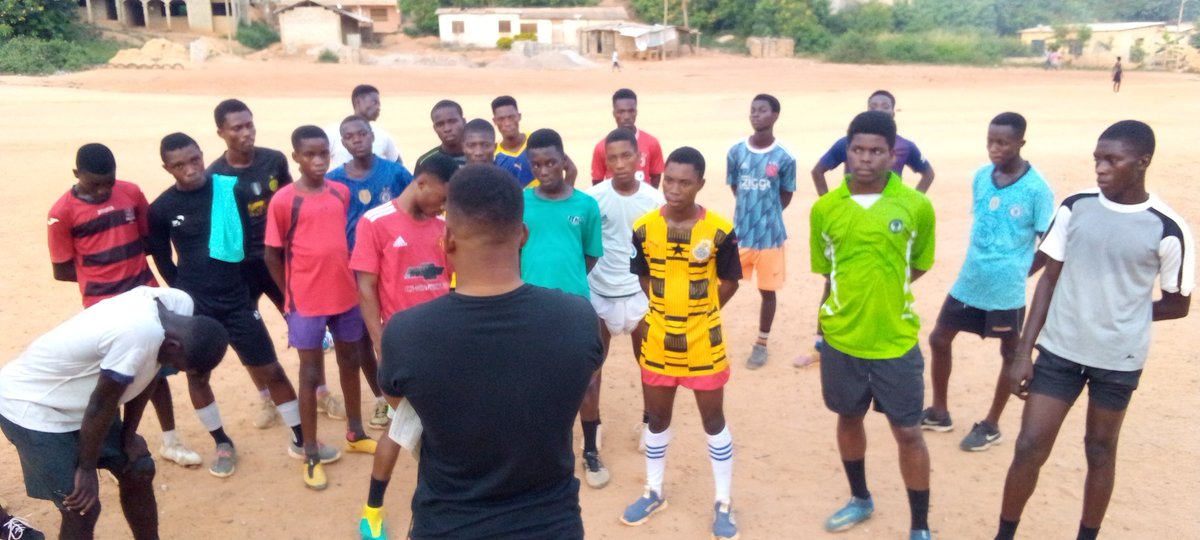 AbuesiFc's tweet photo. Training for 2022/2023 Division 2 league has started. 
Management welcome you all back to training.

#THEYOUNG
#BESTAMONGEQUALS https://t.co/NqD3qRB35v