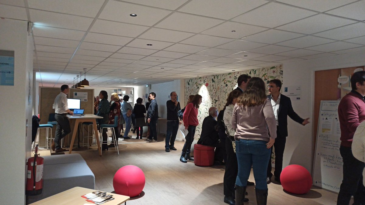 [#MoisInnovationPublique] Coup d'envoi du premier café innov' de la DGRH qui permet aux agents de la DGRH du <a href="/education_gouv/">Ministère Éducation nationale</a> de présenter leurs projets innovants ! 👏 <a href="/LaFabrique_RH/">La Fabrique RH</a> <a href="/SylvainHUET1/">Sylvain HUET</a> <a href="/mariellelys/">marielle lys</a> <a href="/_DITP/">Transformation publique</a>