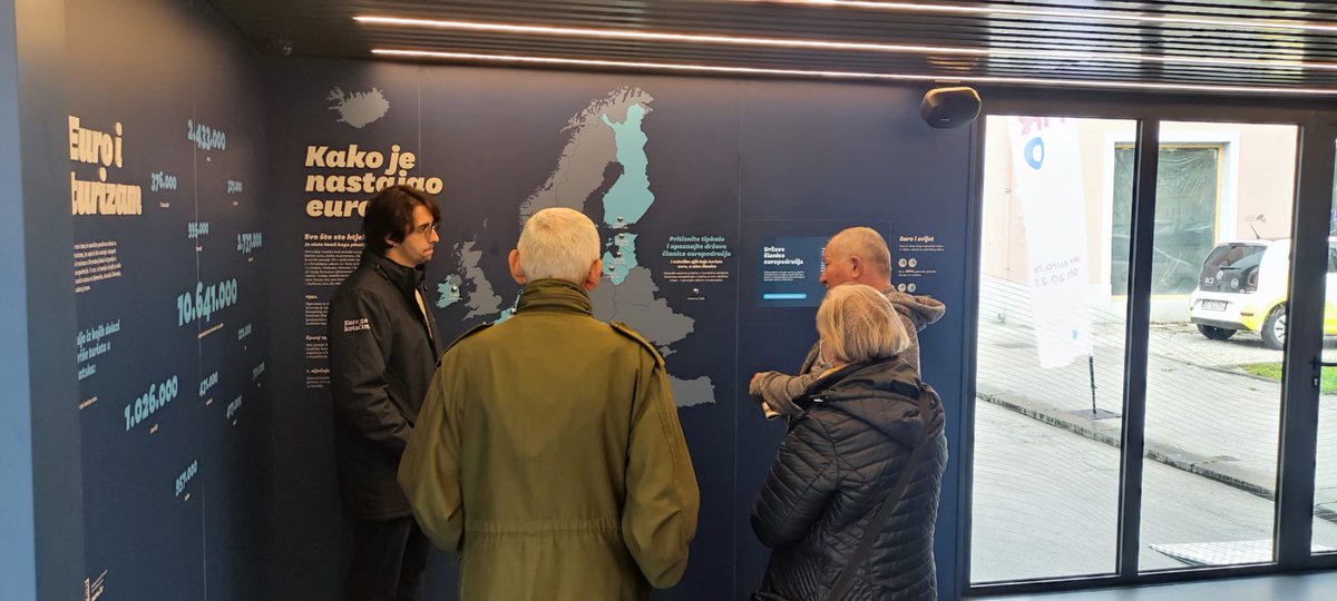 Karlovčani u obilasku putujuće izložbe Euro na kotačima. Posjetili su nas i stari i mladi koji su uživali u našoj interaktivnoj izložbi o euru! #EuroNaKotacima #Euronašnovac #Euro #EuroRH #EurouHrvatskoj #Eurozone #changeover <a href="/VladaRH/">Vlada Republike Hrvatske</a> <a href="/HNB_HR/">Hrvatska narodna banka</a>
