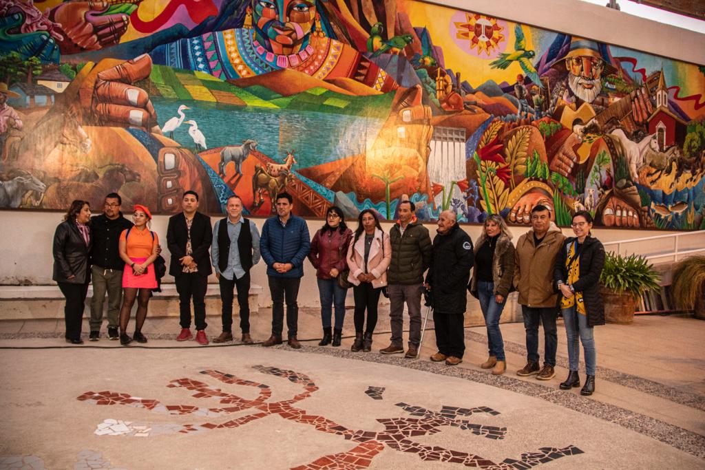 SenameCoquimbo's tweet photo. 🎨 ¿Sabías que los monitores de taller del Centro Cerrado de #LaSerena, Luis Contreras y Eduardo Berríos, son destacados artistas regionales? 

El pasado viernes inauguraron un mural con elementos identitarios y patrimoniales en el Centro Cultural Huaquilonko de #MontePatria 👏 https://t.co/ISkQ35Y19Z