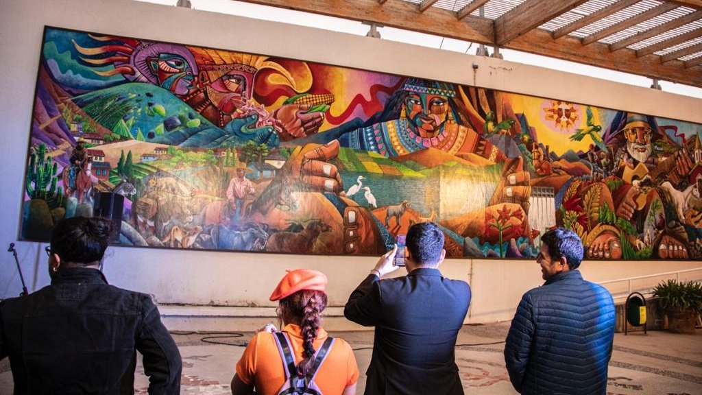 🎨 ¿Sabías que los monitores de taller del Centro Cerrado de #LaSerena, Luis Contreras y Eduardo Berríos, son destacados artistas regionales? 

El pasado viernes inauguraron un mural con elementos identitarios y patrimoniales en el Centro Cultural Huaquilonko de #MontePatria 👏