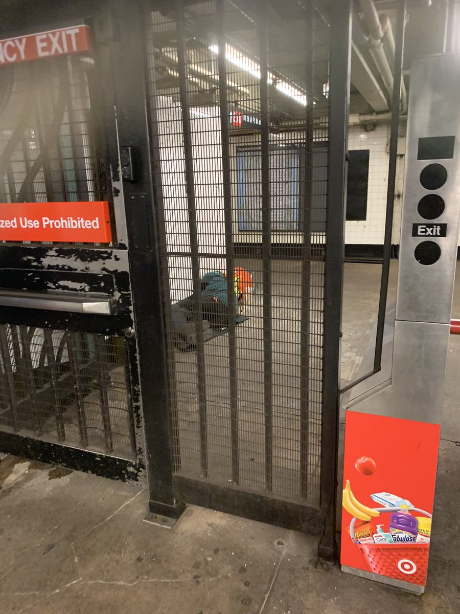 adricsNEWYORK's tweet photo. Bla bla bla and the MetGala your priorities @NYCMayor.
Please @GovKathyHochul send support to @MTATips @NYPDTransit  this is getting out of control #181street #Atrain https://t.co/jpV9prddUQ