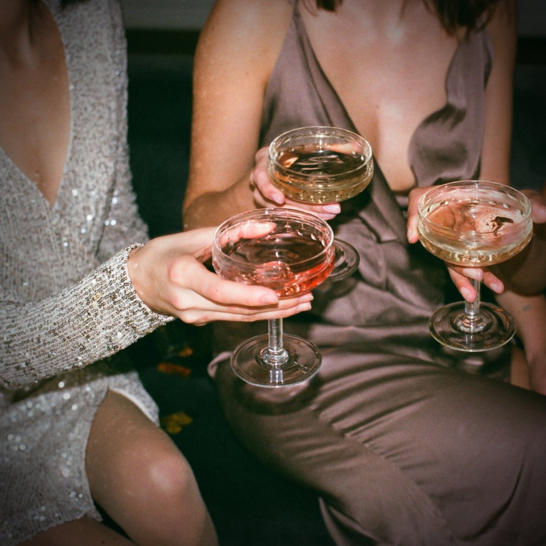 See out the year in style! 🤩

Before you start thinking about New Year’s resolutions, it’s time to plan the party of the year!

🥂 Glass of Champagne on arrival
🍽️ An indulgent 7 course taster menu
🎻Live music and entertainment 

 shorturl.at/hisZ2 For further information