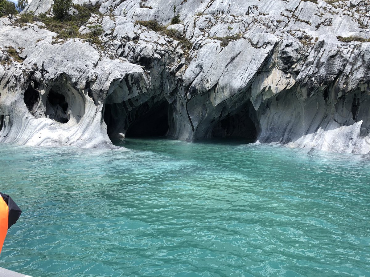 luzeliba's tweet photo. Un lugar maravilloso y mágico Catedral de Mármol, reserva natural, Chile Chico #BUENOSDIASTVN saludos a todos https://t.co/t8xdCgwYF7