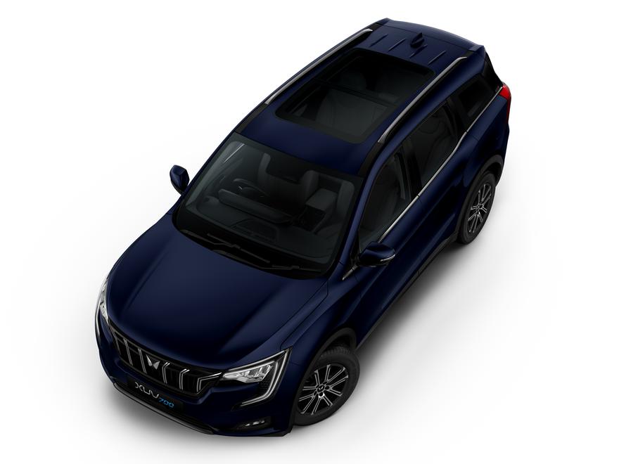 XplorZA's tweet photo. Mahindra's XUV700 is powered by a 2.0-liter mStallion turbo-petrol engine that delivers 149 kW at 5000 rpm and 380 Nm of torque from 1 750 rpm.
Mahindra XUV700 R474 999
Mahindra XUV700 AX7 – R524 999
Mahindra XUV700 AX7 L – R559 999
#HelloSkyroof #HelloXUV700 #xploreza https://t.co/WsBeiTPlYp