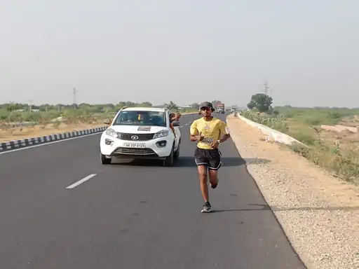 DainikBhaskar's tweet photo. डिप्रेशन के खिलाफ 8 हजार KM की दौड़: 20 युवाओं की टीम हरियाणा से कन्याकुमारी पहुंचेगी
https://t.co/EMhX8IAU9q  
#RunAgainstDepression https://t.co/keHUg6blQu