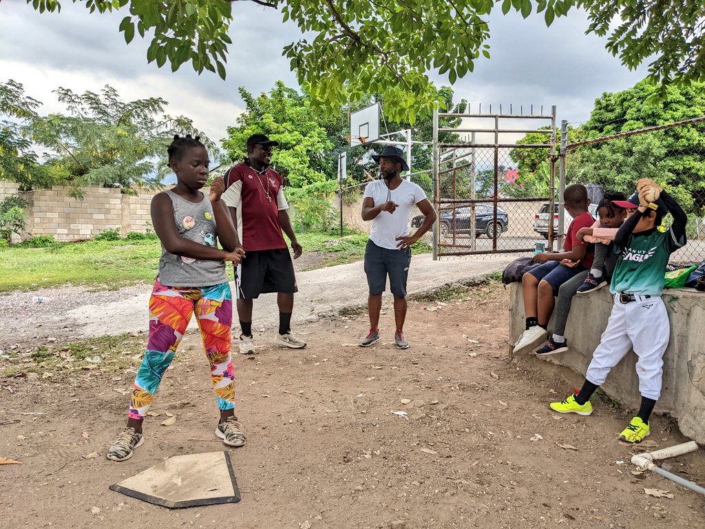 バッティング指導なんだけど、クリケットをみんな見てきてるのでクリケット打ちになるんだよね。
#ジャマイカ野球
#野球には夢がある