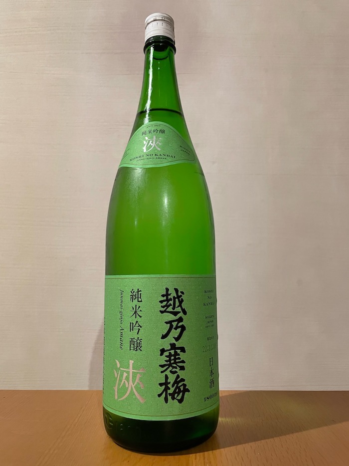 donkuroe's tweet photo. 令和の越乃寒梅「純米吟醸　浹（amane）」税込3,520円。昨日「おばあちゃんのお惣菜」と揶揄されたダンナくんが、今日はおうち洋食。オニオングラタンスープに、ちょい淡麗のドライな酒がぴったり。白ワインよりも、日本の今の家庭料理あわせにきてる感じがひしひし。旨し。
＃越乃寒梅　＃石本酒造 https://t.co/AnEuo1Zz3M