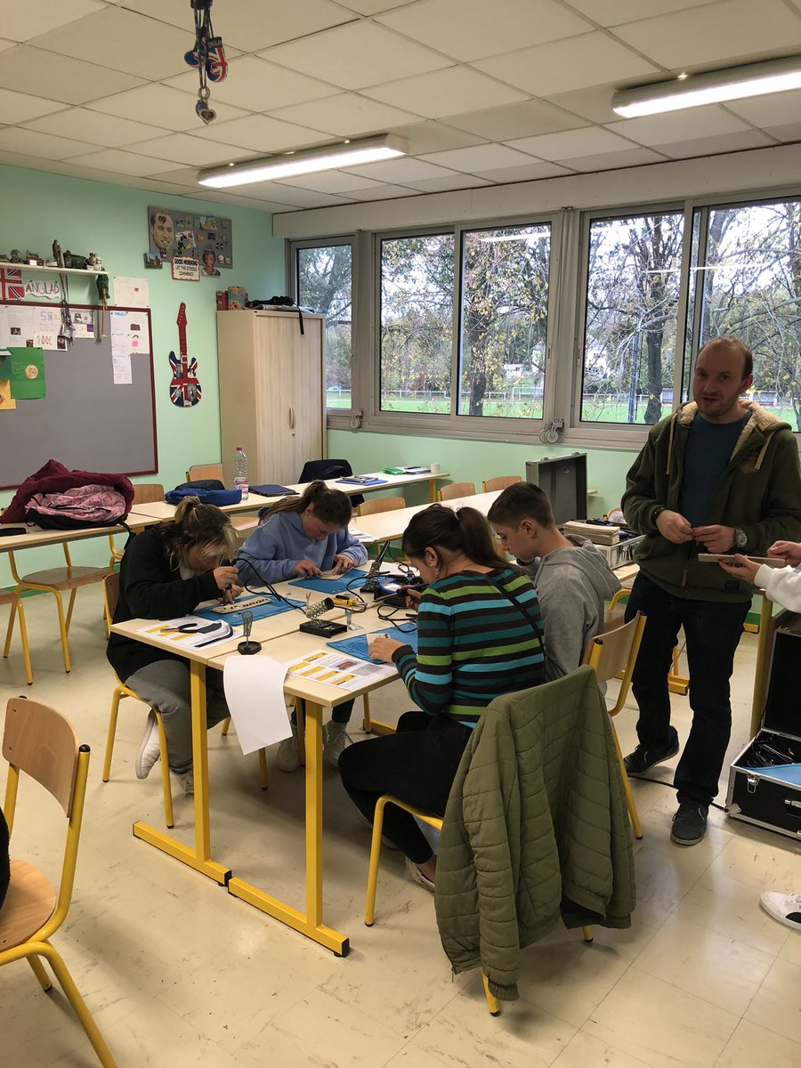 Jlasak's tweet photo. ✅ Dans le cadre des cordées de la réussite, 8 élèves du collège du Val du Gy d’Avesnes-le-Comte ont participé à un atelier consacré à une découverte des secrets de l’électronique animé par le GSA d’Arras👌 Une belle réussite ! #cordeesreussite @AcLille https://t.co/NiGmNaw6C7