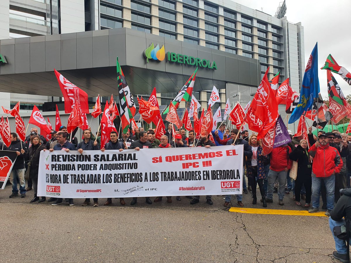 cyl_fica's tweet photo. 📢 @cyl_fica acompañando en #Madrid a los compañer@s de #Iberdrola en sus reivindicaciones, entre las que demandan:
▶️ un #salario justo
▶️ #IPCReal
▶️ #SalarioOConflicto
▶️ #RevisionSalarialYA
▶️ Es momento de trasladar los beneficios a los #trabajadores https://t.co/p48xiD4Qje