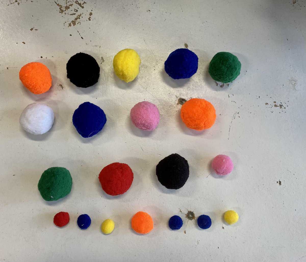 #quotitweet <a href="/Charep1/">Charep</a> #definombre #Bonjour 
Combien y a-t-il de cotillons ?