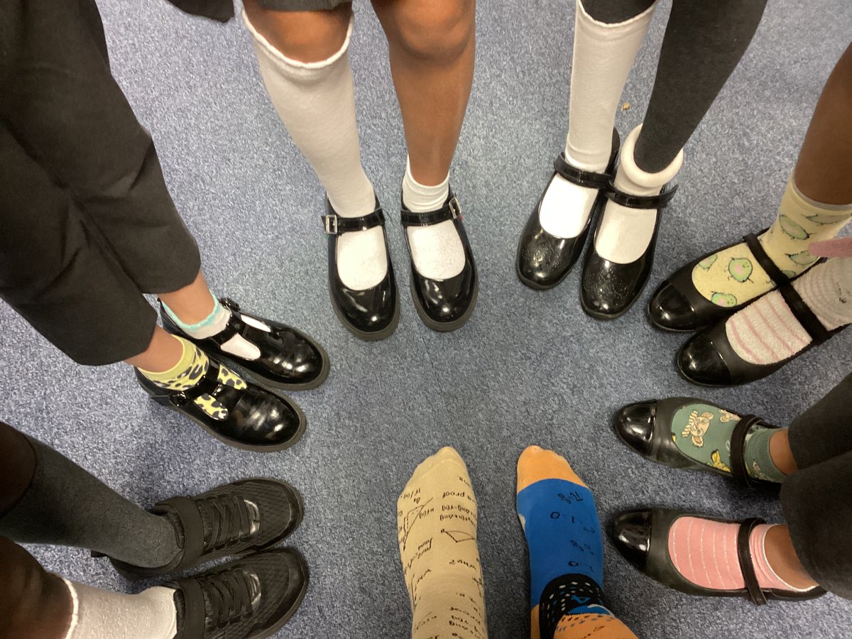 StainesPrepYr6's tweet photo. Celebrating uniqueness and learning about ways we can #ReachOut for #AntiBullyingWeek with @ABAonline Thoughtful and sensitive ways to help, and ask for help as we celebrate with @andyoddsock - what an array of odd socks @StainesPrep #StainesPrepYear6 https://t.co/5JtEdtPGdL